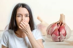 How to Reduce Garlic Smell